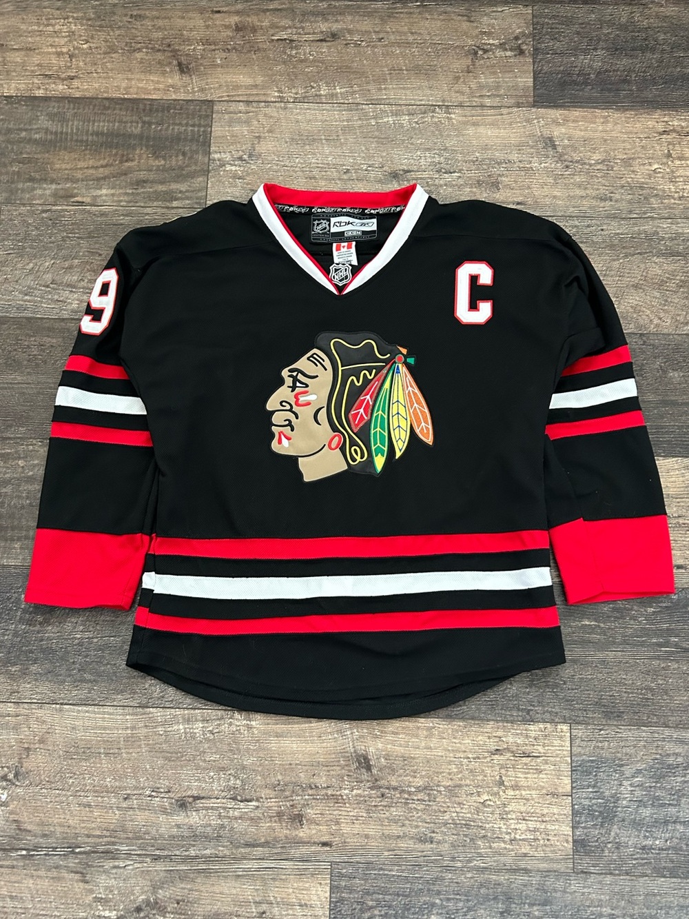 Vintage REEBOK CCM Jonathan Toews Blackhawks Authentic Jersey Fight Strap Sz 48
